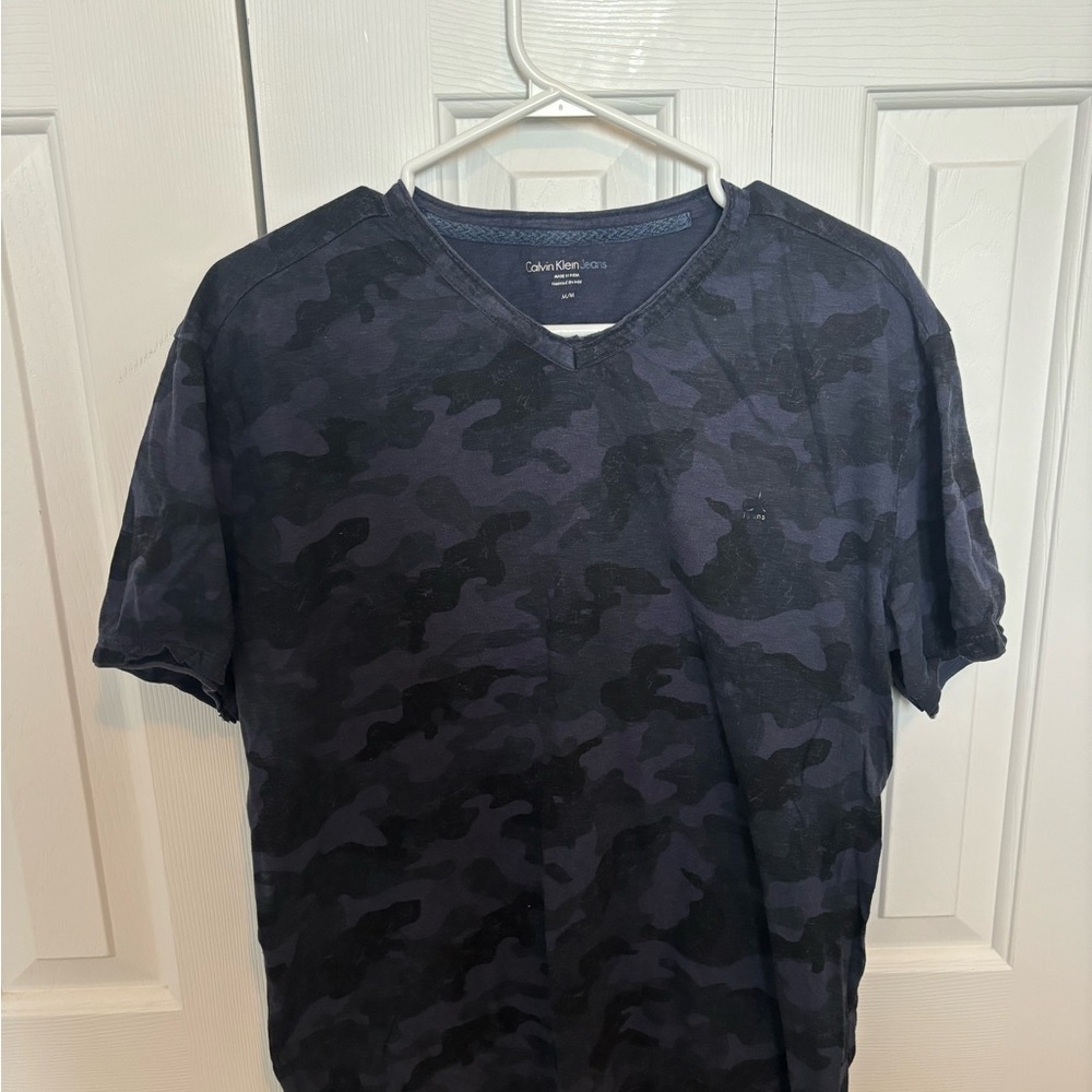 Calvin Klein Men’s Navy Camo V-Neck T-Shirt
